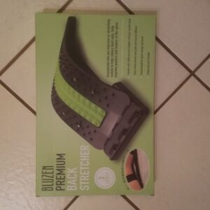 Bluzen Back Stretcher-NIB!!!